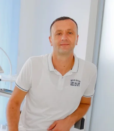 Dino Šuvalić, doktor stomatologije